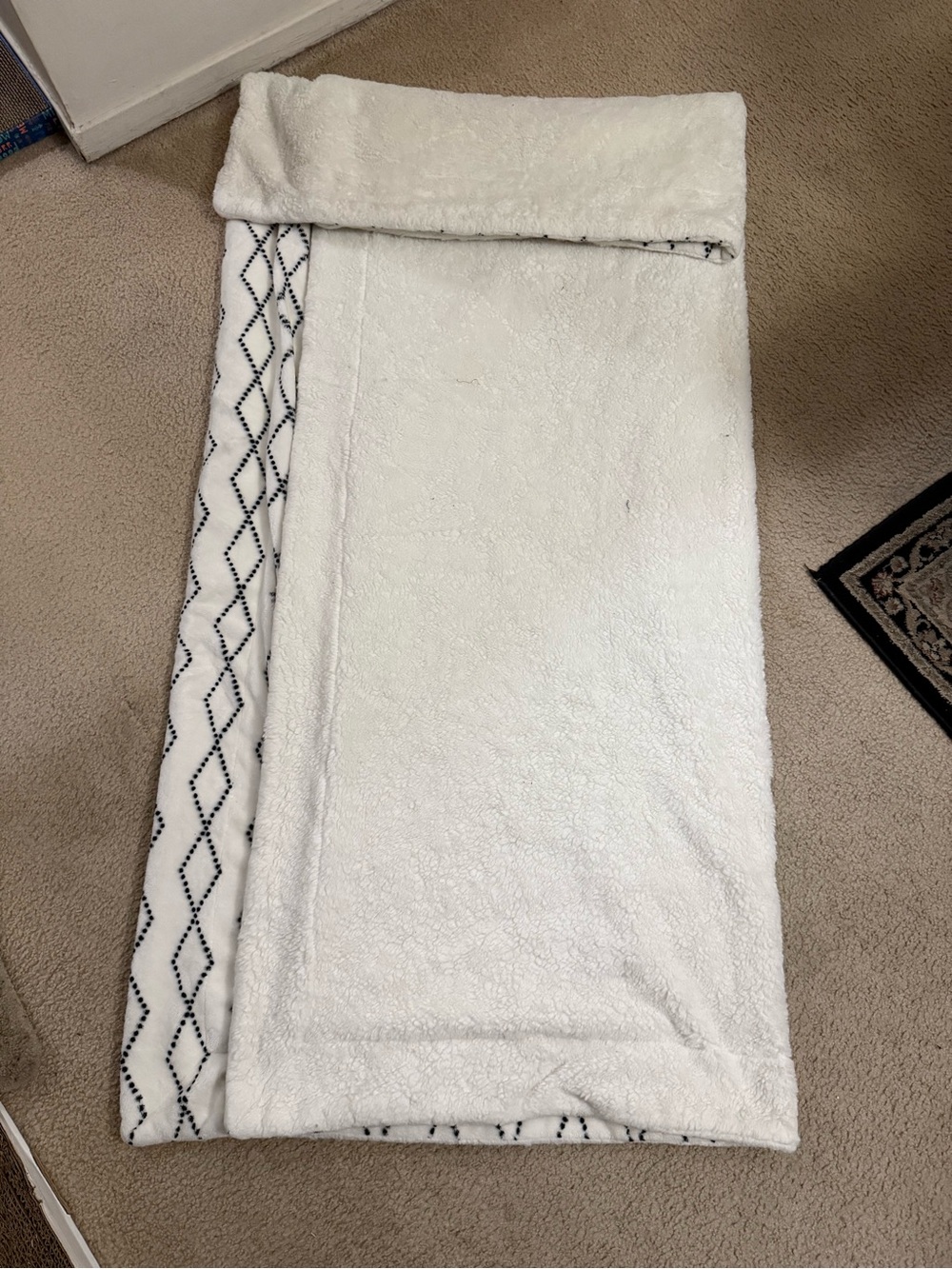Cozy White Sherpa Throw Blanket with Black Geometric Stitching